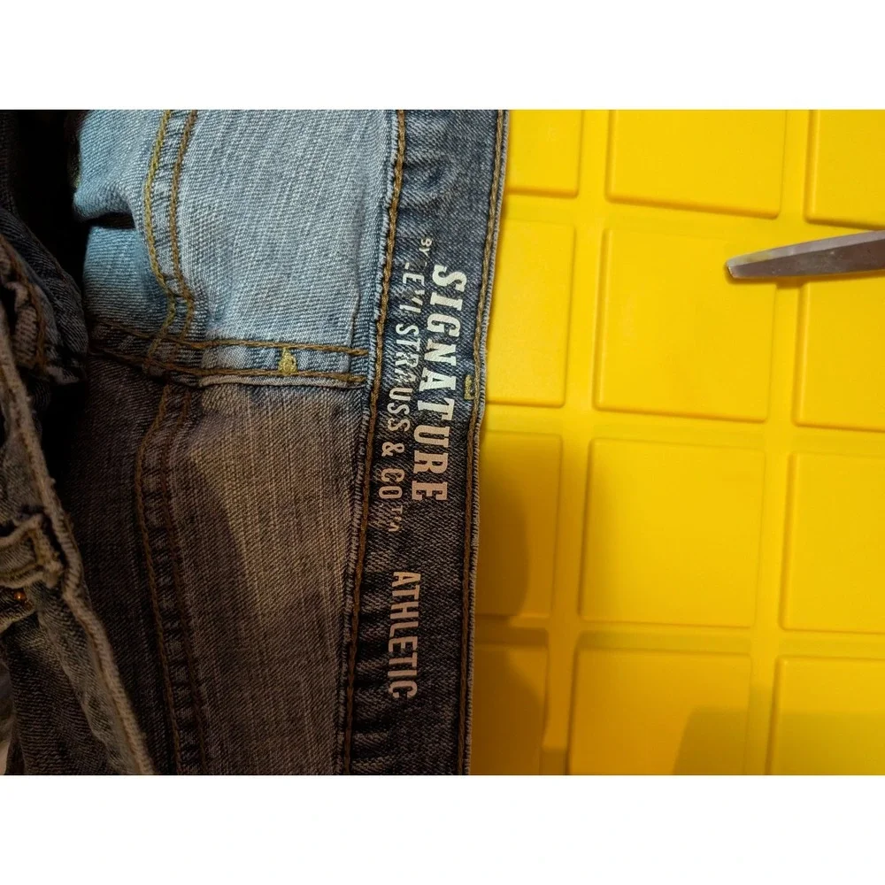Signature Levi's Strauss Athletic Medium Washed‎ Blue Jeans Men's 36x34 Denim